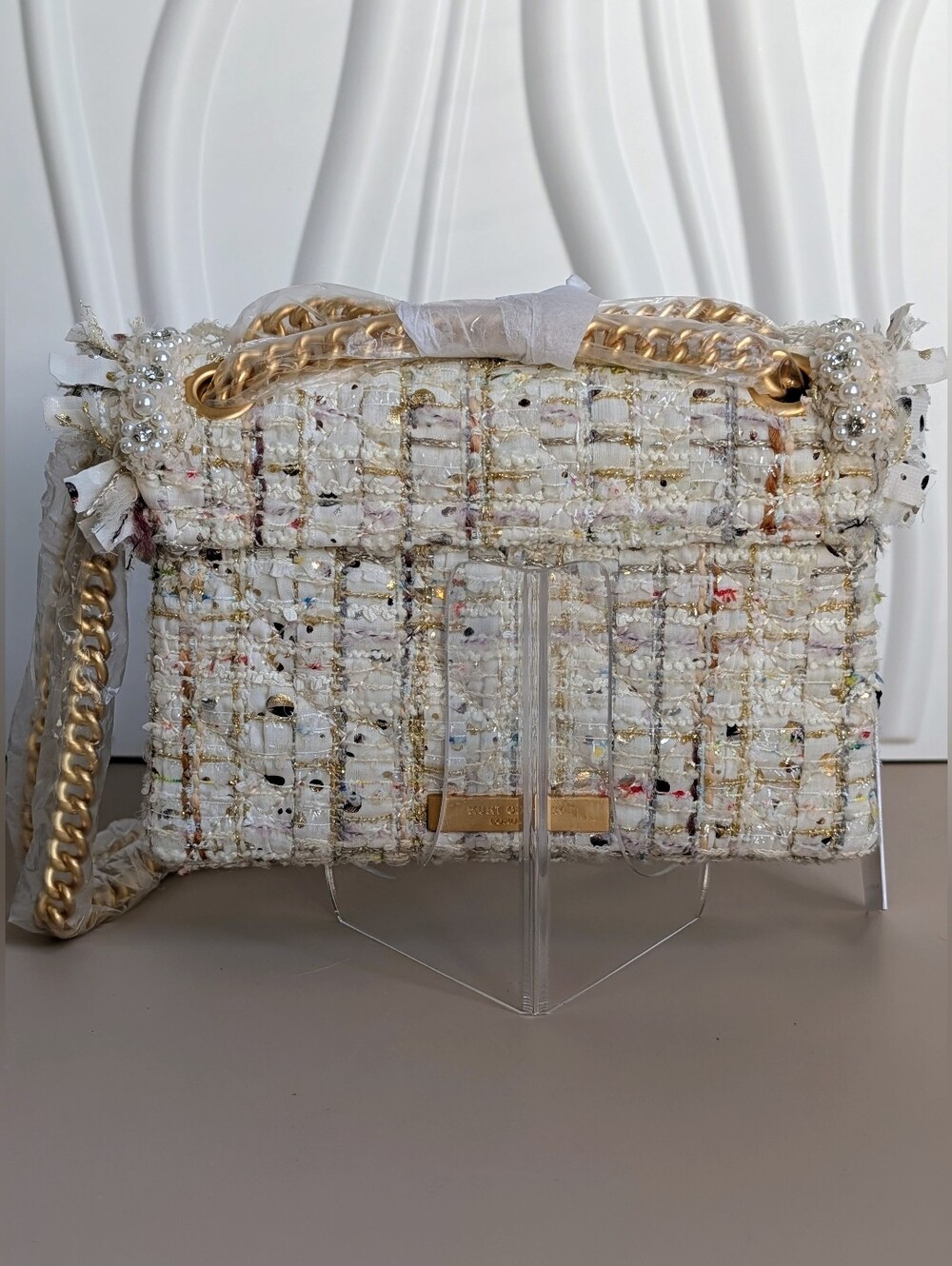 Kurt Geiger Cream Tweed Crossbody Bag with Gold Chain and Pearl Detail - Picture 4 of 16